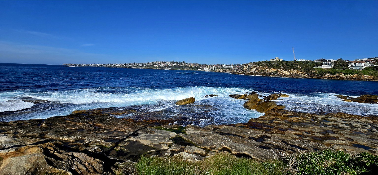 Wave-cut platforms and surf along the Bondi coastline
