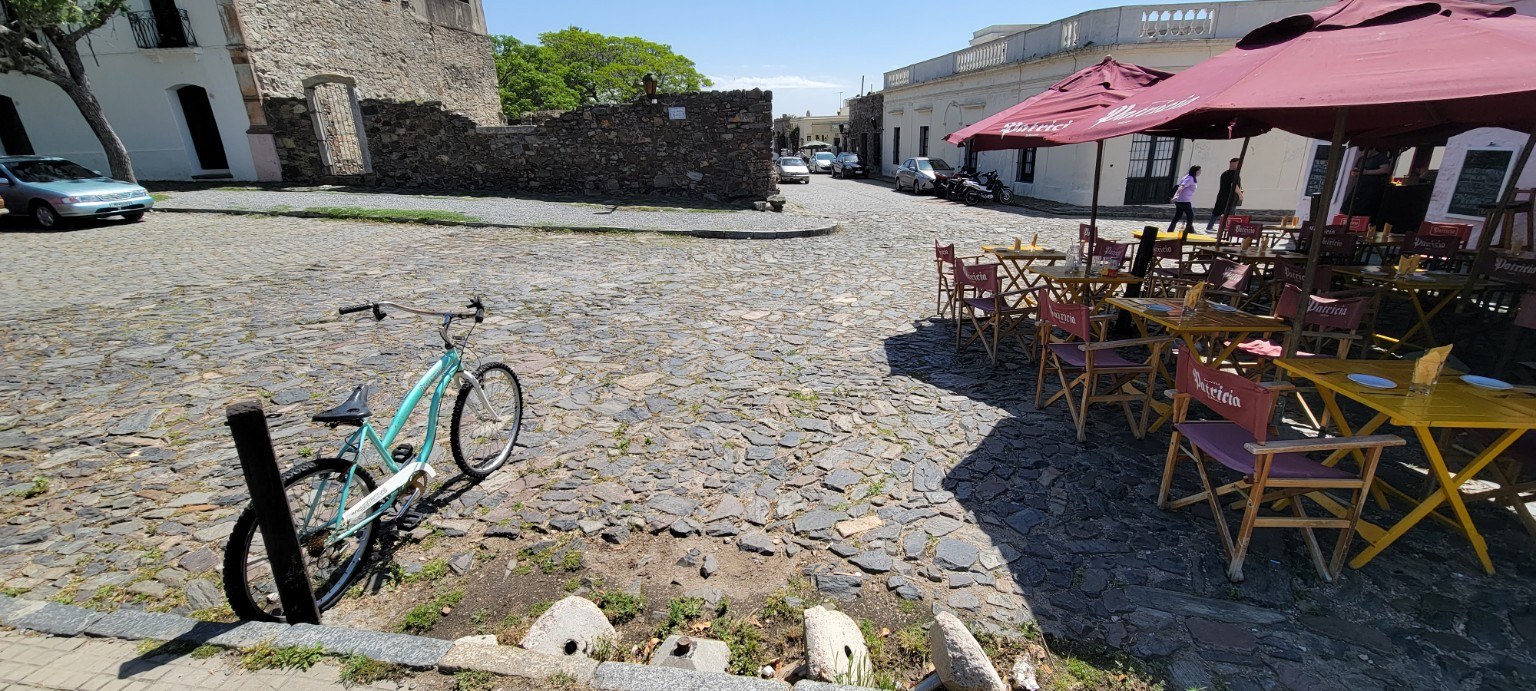 Cobblestone plaza with outdoor café seating in Colonia
