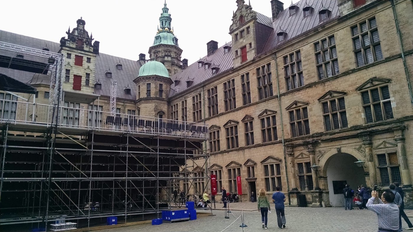 Inside the Kronborg courtyard, with stone walls that have seen taxes, kings, war and theater