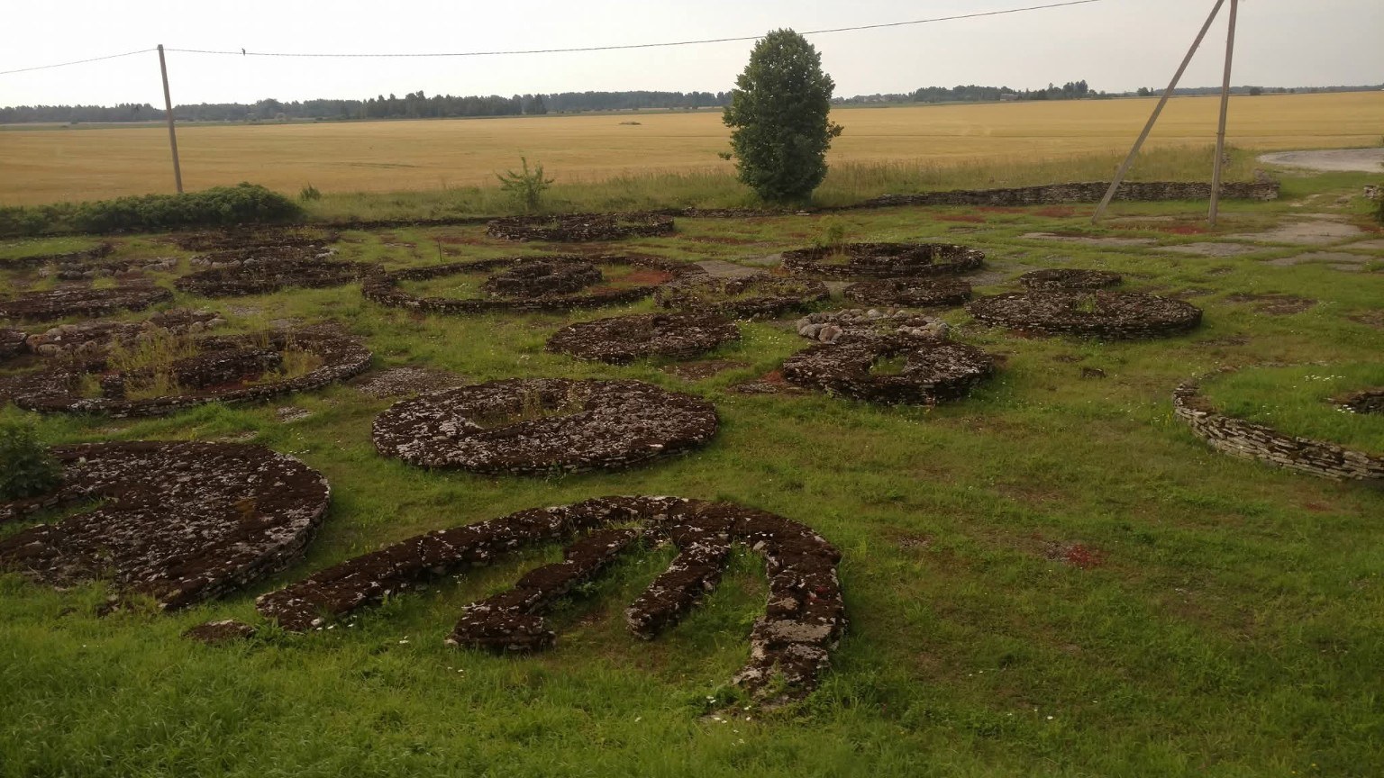Jõelähtme stone-cist graves, circular Bronze Age burial structures in northern Estonia