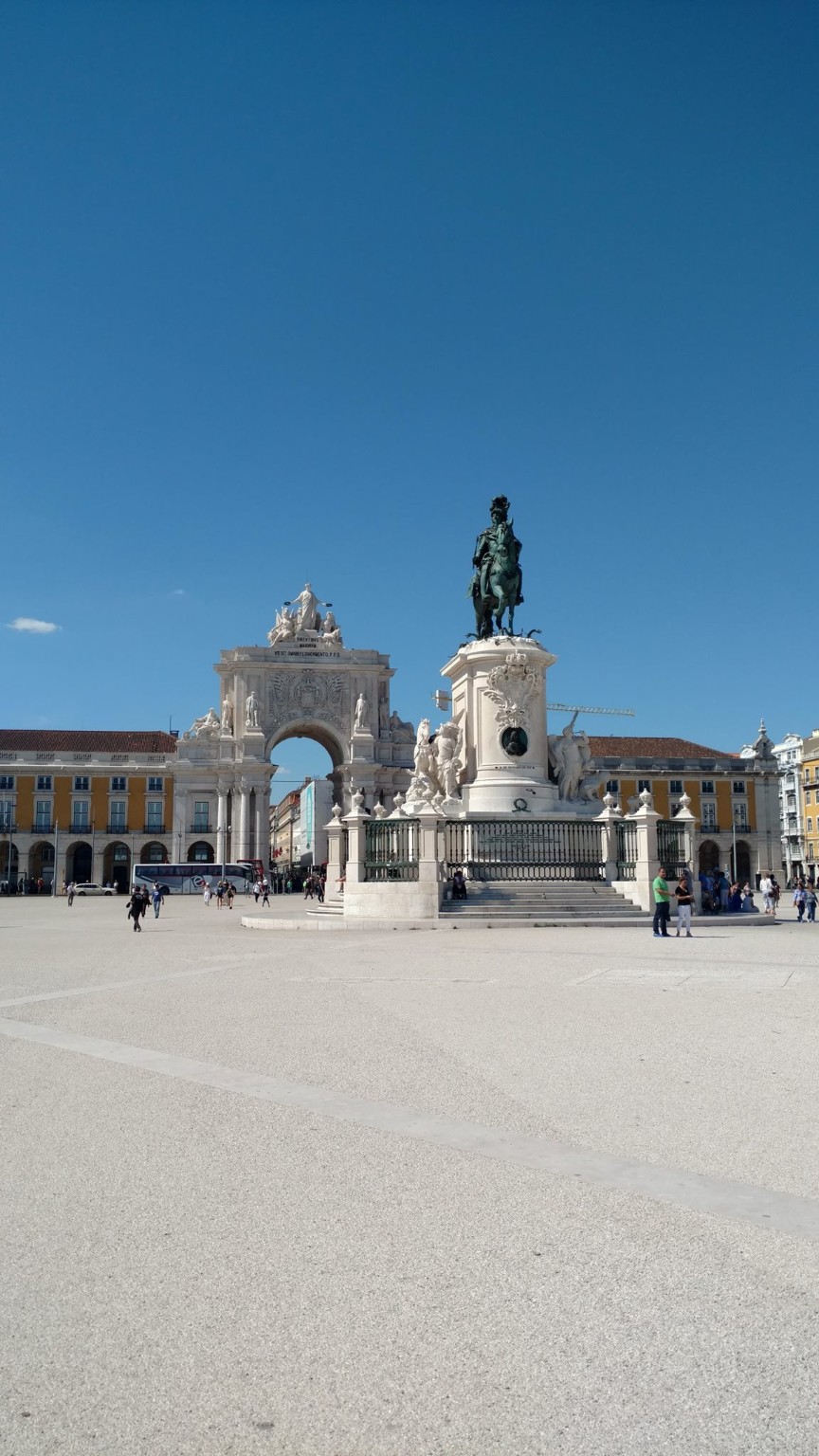 King José I statue in Praça do Comércio