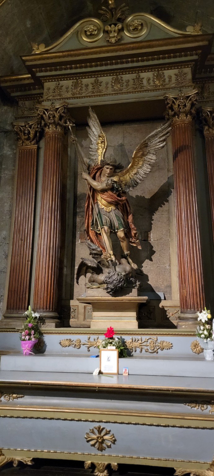 Religious statue inside the Metropolitan Cathedral of Santiago