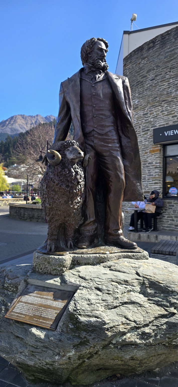 Bronze statue of William Gilbert Rees and a sheep in Queenstown