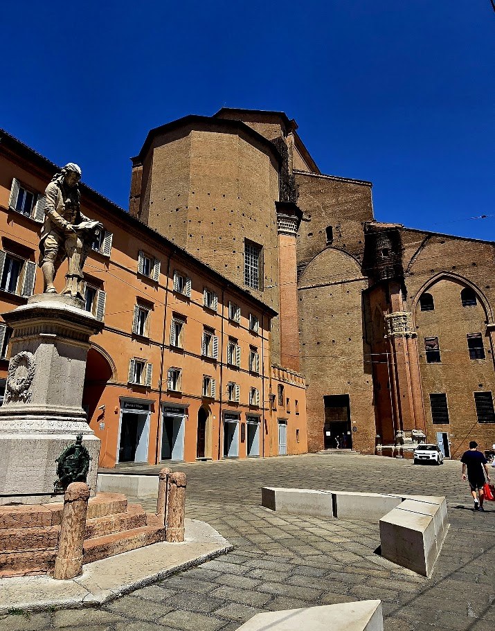 Brick towers and statues in Bologna