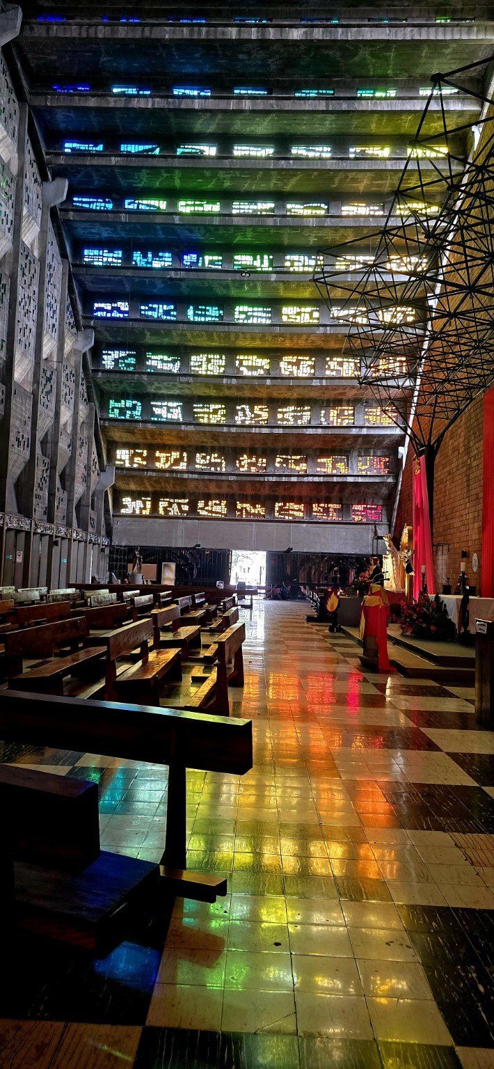 Iglesia El Rosario interior light