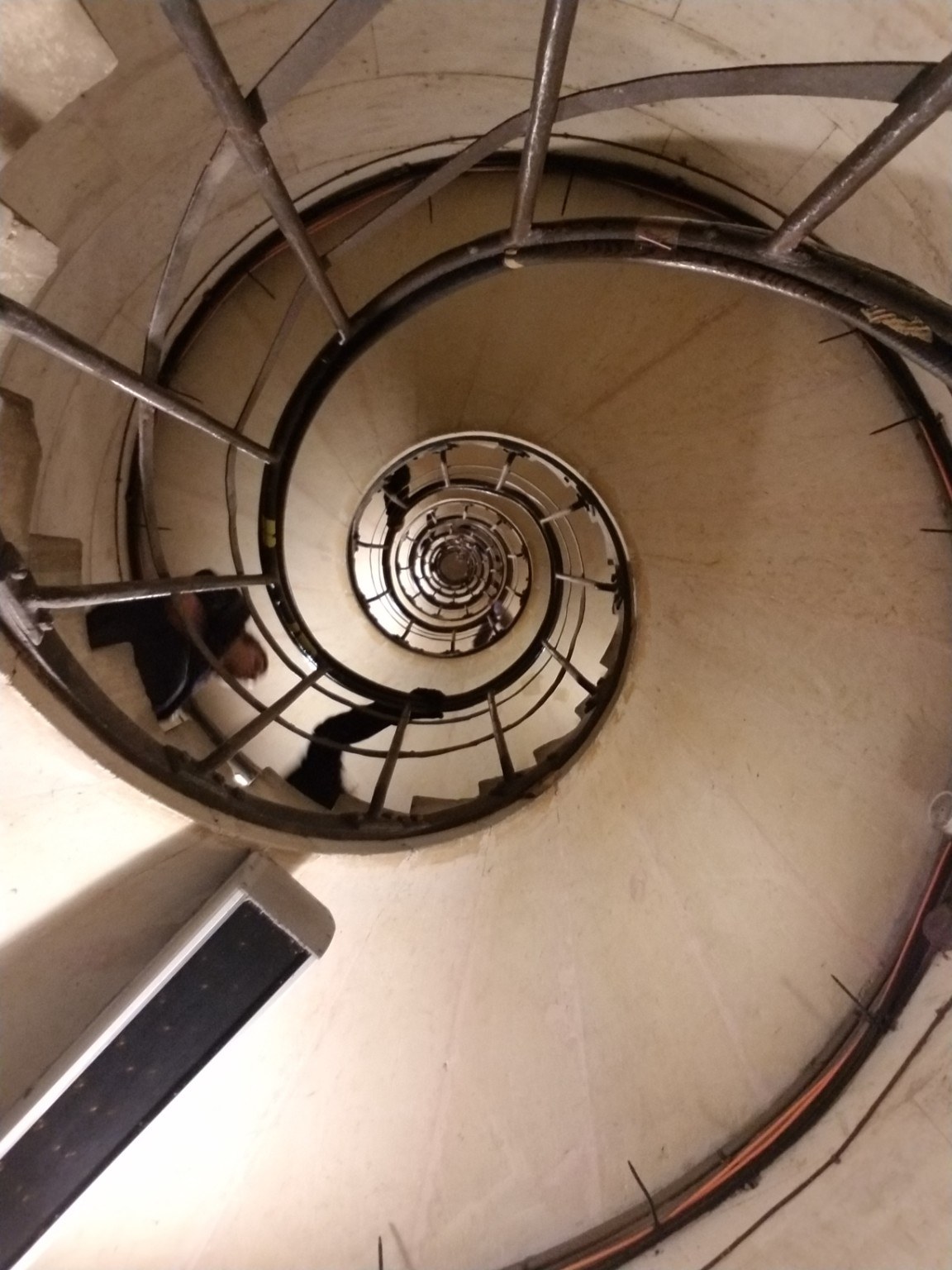 Arc stairwell as an abstract spiral