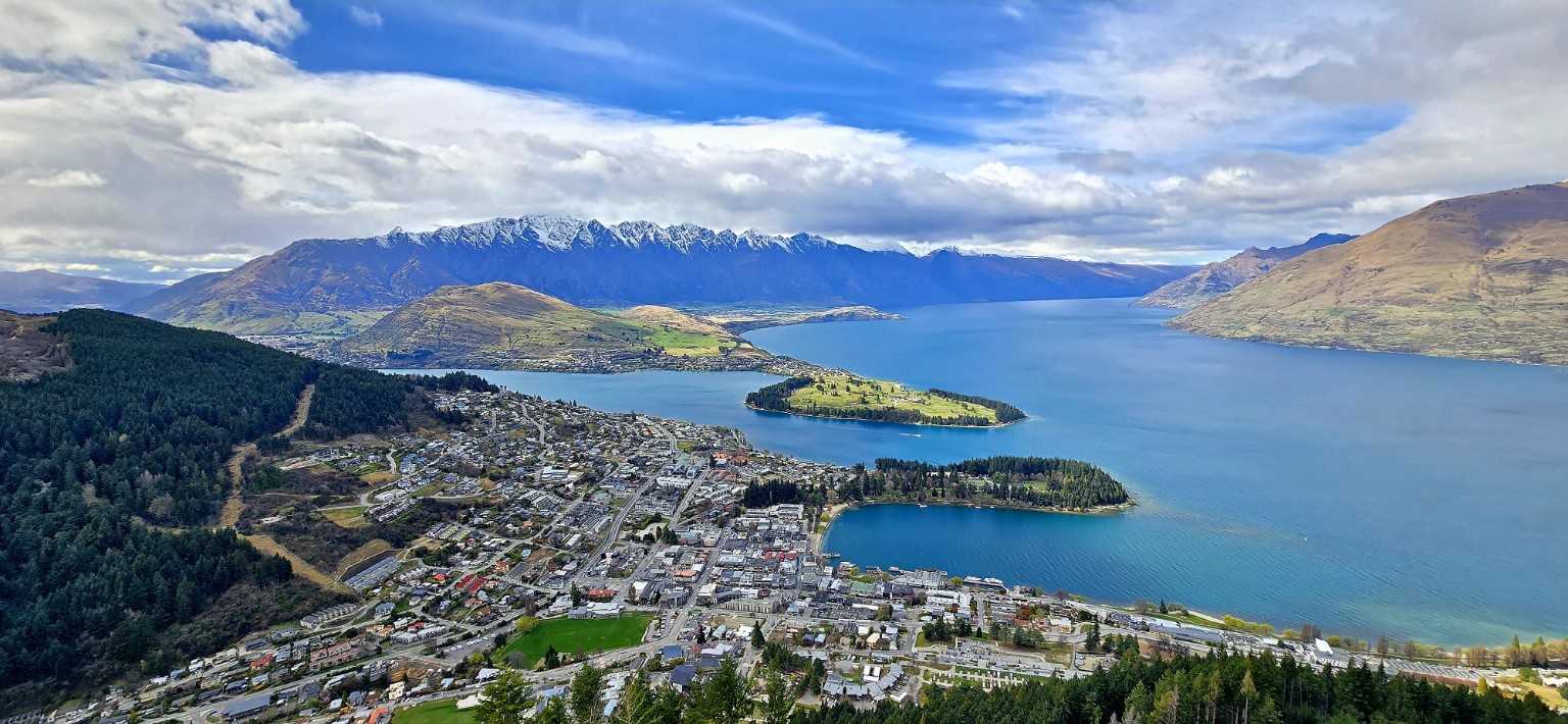 Queenstown and Lake Wakatipu from the Skyline viewpoint
